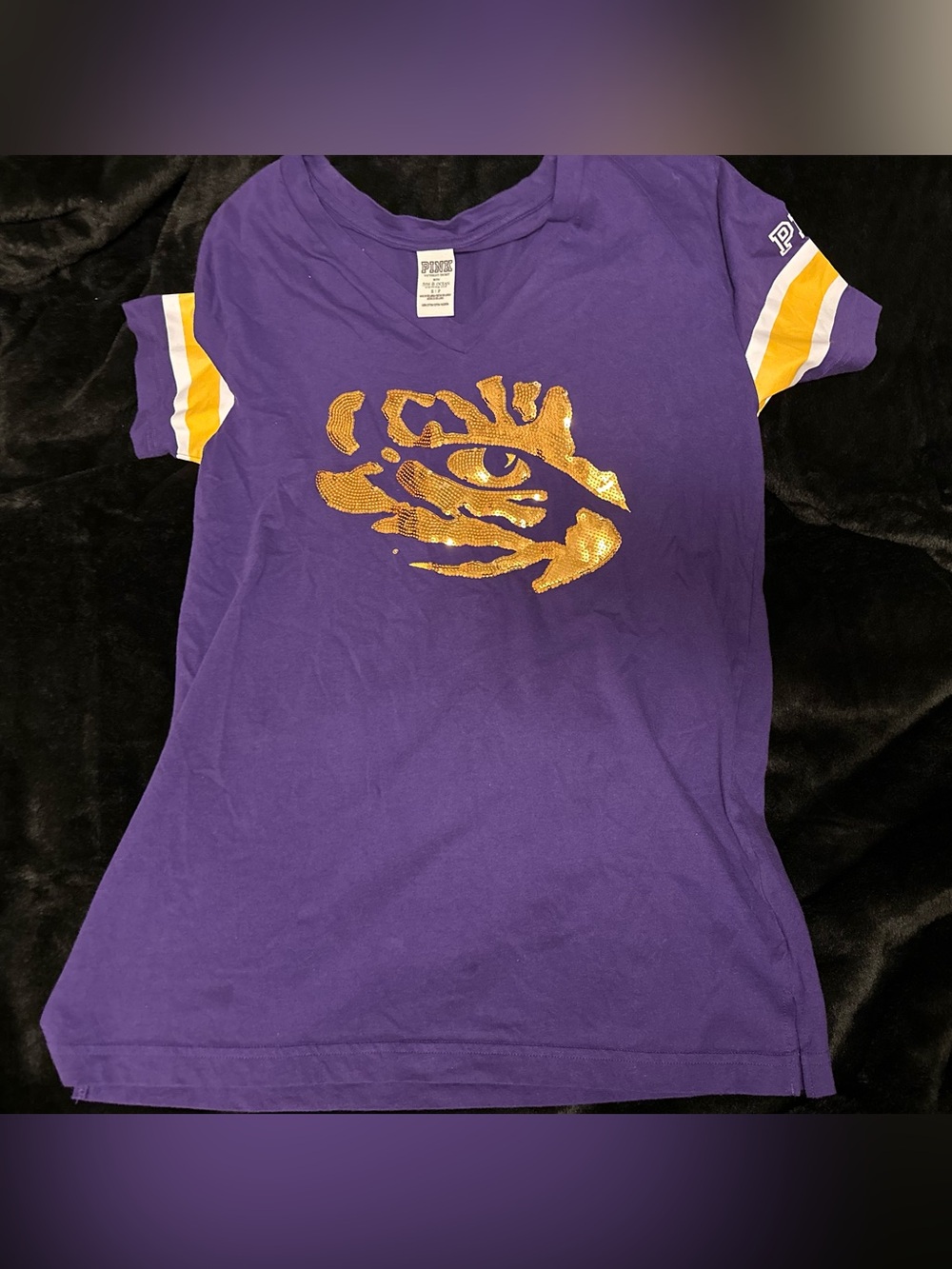 🐅 Victoria's Secret PINK LSU Sequined Tiger's Eye Appliqué V Neck Tee Shirt Sz S